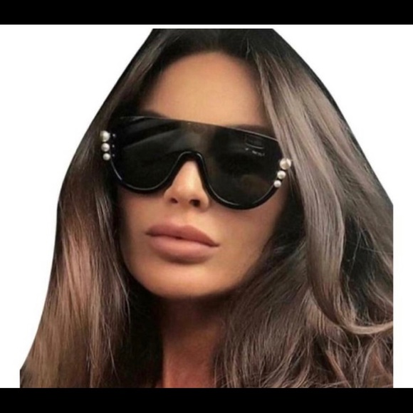 Fendi Pearl Sheild Sunglasses - Picture 4 of 4